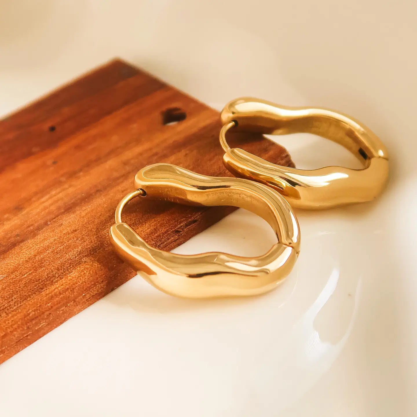 Darcy Oval Hoop